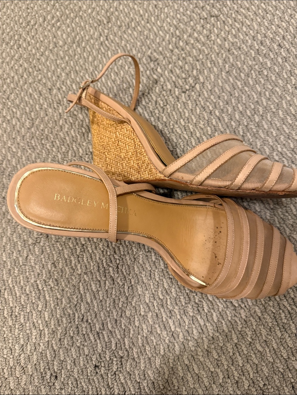 Badgley Mischka Tan Strappy Wedge 8.5 sz.
